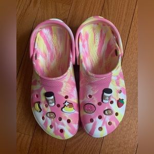 Marbled Platform Crocs